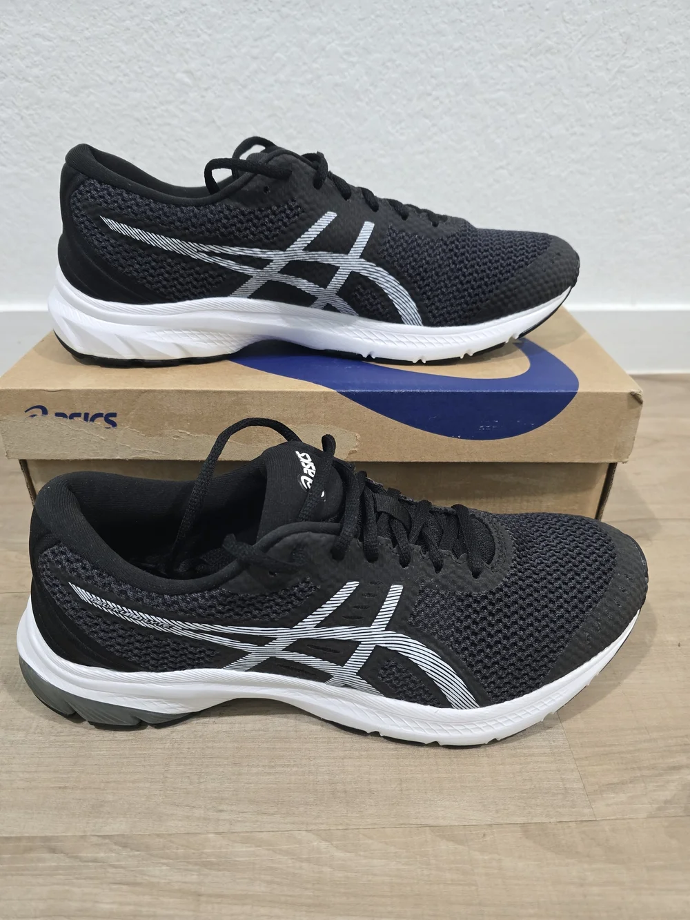 ASICS Gel Kumo Men's Black Running Shoes with White Accent